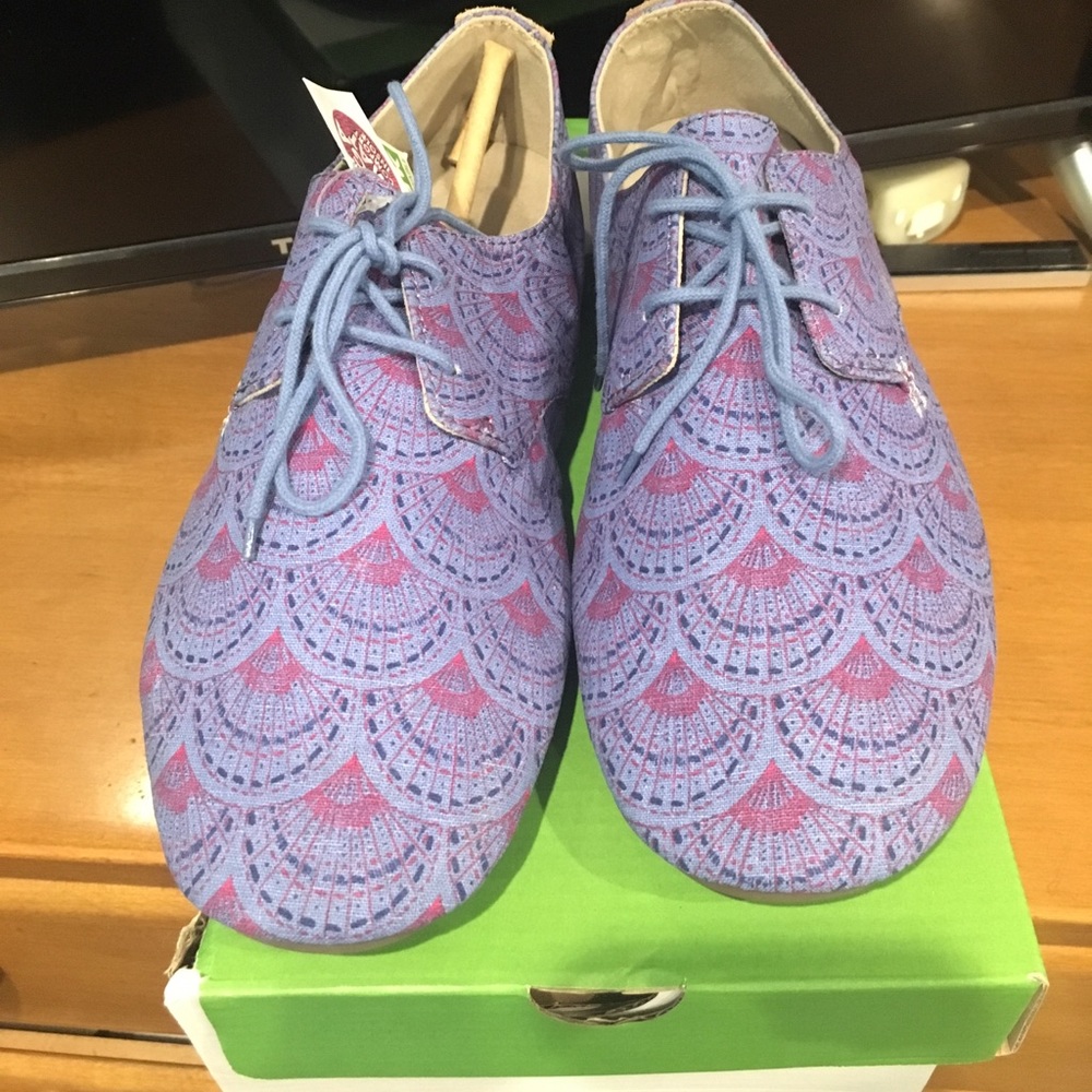 Bianca Sanuk Art Deco print Oxford size 9